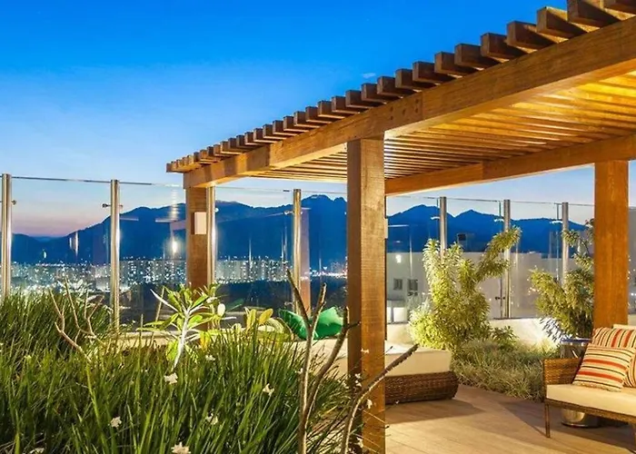 Lovely 2-Bedroom Condo With Pool