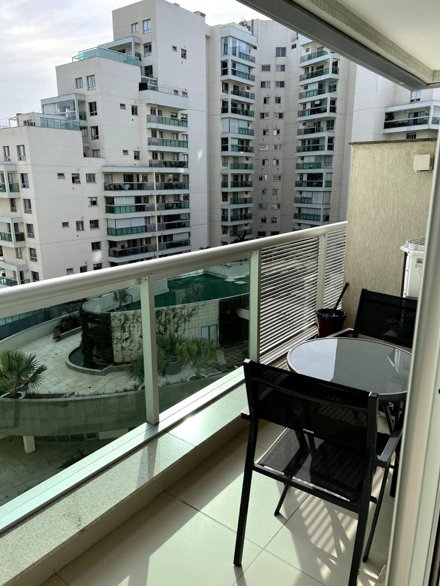 Lovely 2-bedroom With Pool Apartment *